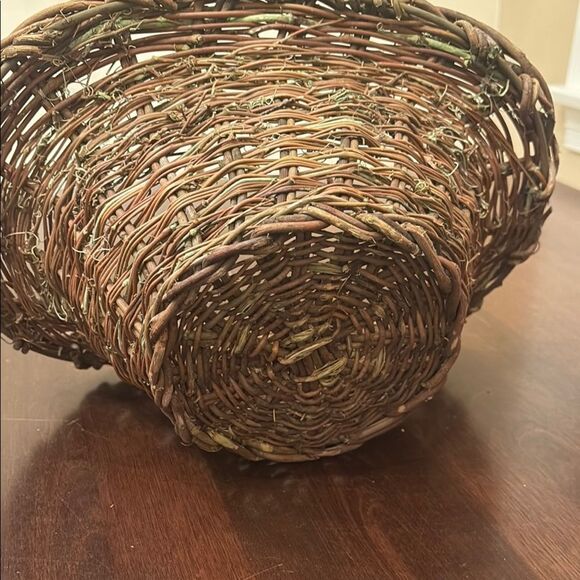 Rustic Woven Basket with metal Handle - Picture 7 of 7